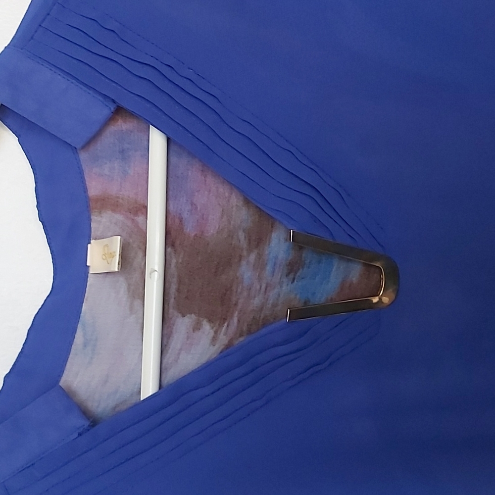 Blue top, - Picture 2 of 2